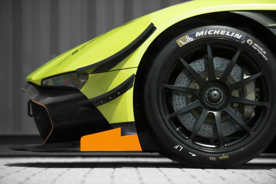 Колеса Aston Martin Vulcan AMR Pro 2017 года  (фото 10 из 19)